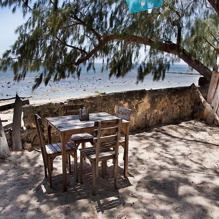 Cemara Beachfront Suite Mondu Exterior foto