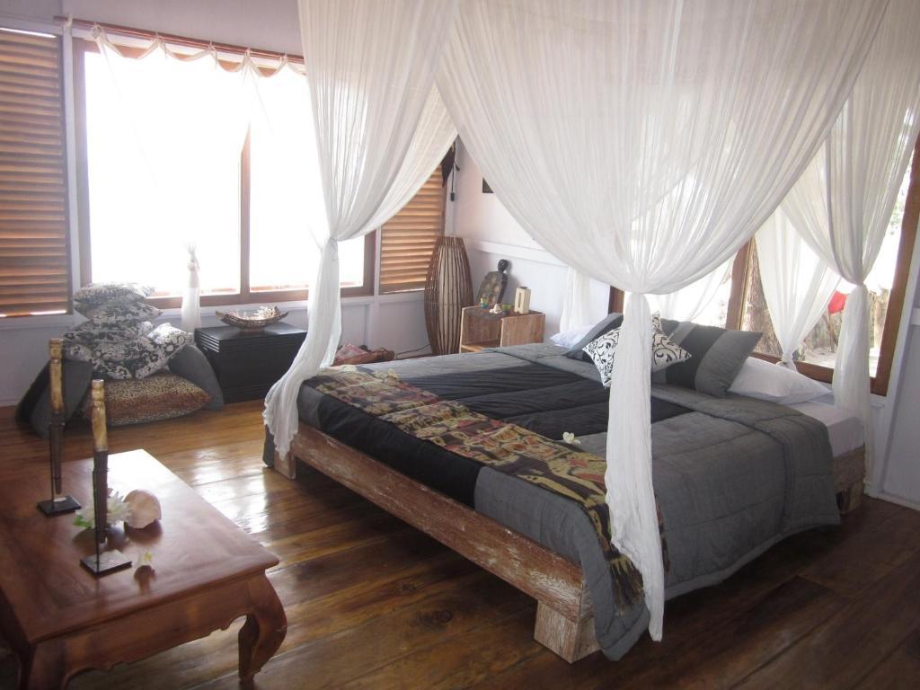 Cemara Beachfront Suite Mondu Habitación foto
